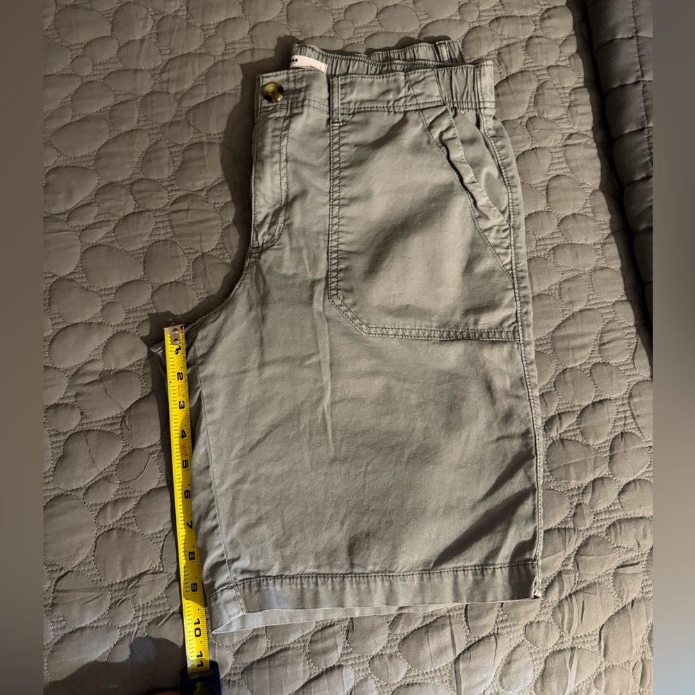 Sonoma Bermuda shorts. Size large.